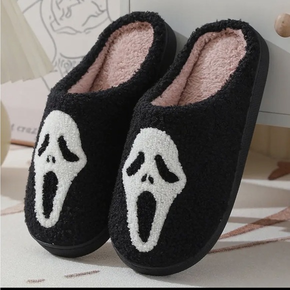 Scream Slippers NWT - Picture 3 of 6